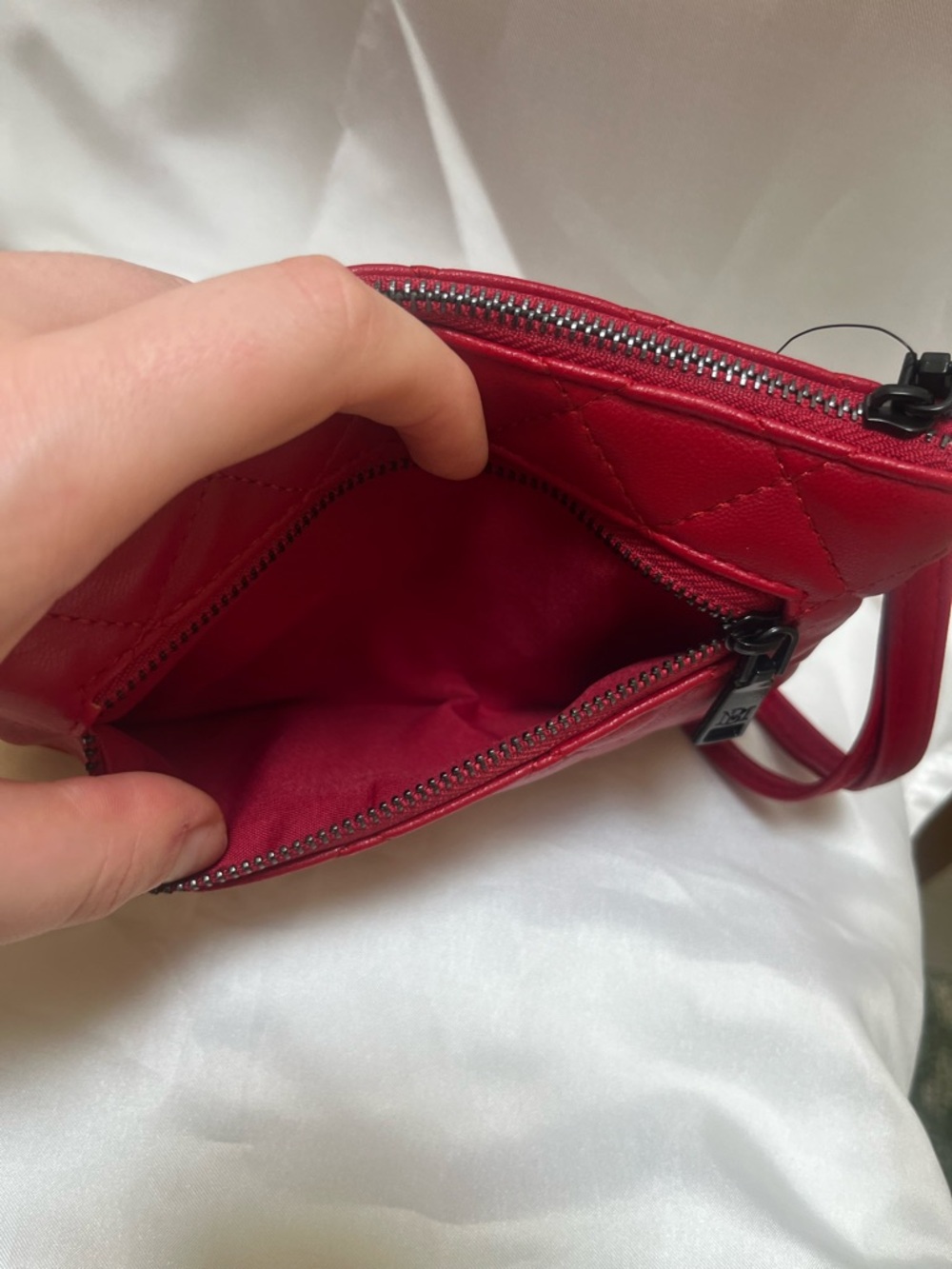 Badgley Mischka Red Quilted Card Holder Wallet Vegan Leather - Picture 4 of 9
